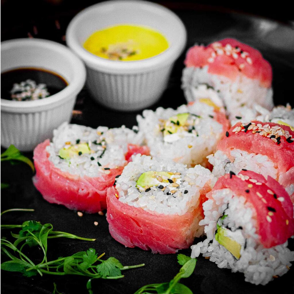food photography salmon - foto de sushi borde con salmon