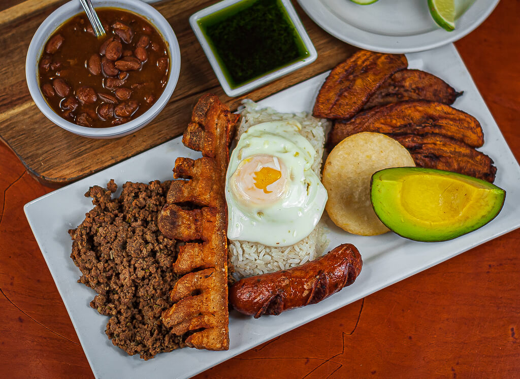 restaurantes que no te puedes perder - bandeja paisa orlando